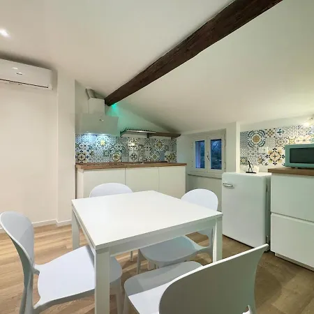 Apartment Cozy Apartment! Close To & Port Genoa